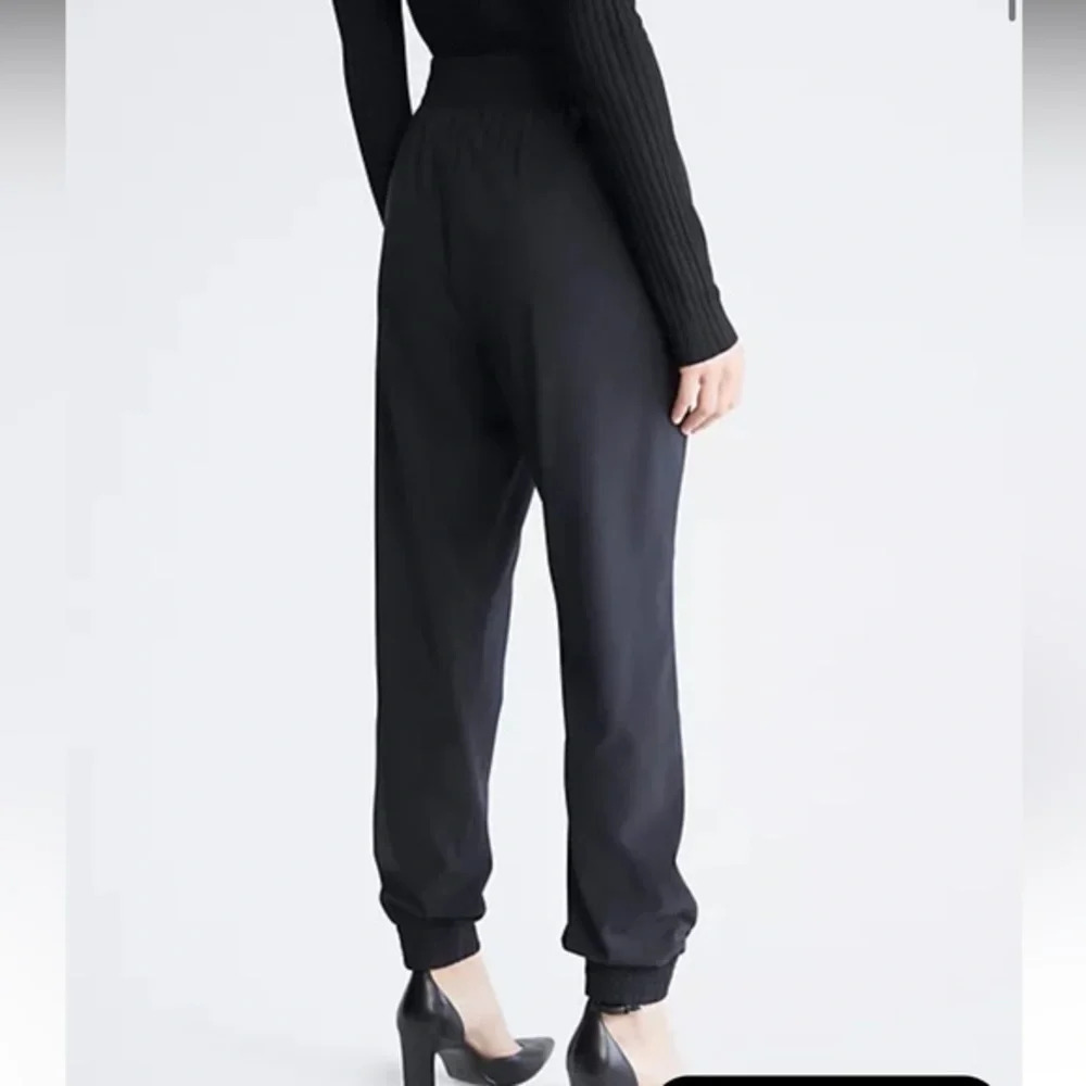 Calvin Klein size large women’s pull on dressy joggers in excellent condition
